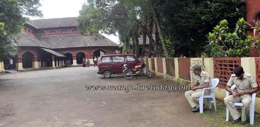 mangalore uni protest12july30 2